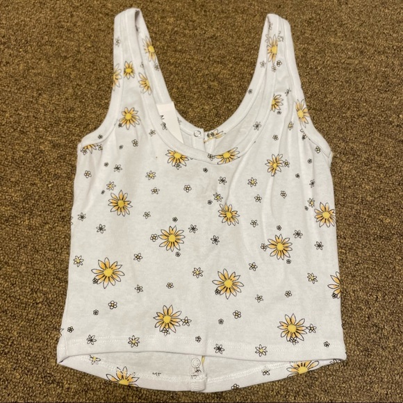 ‼️2/$15‼️ PacSun Cropped Snap Tank Top - Picture 2 of 4